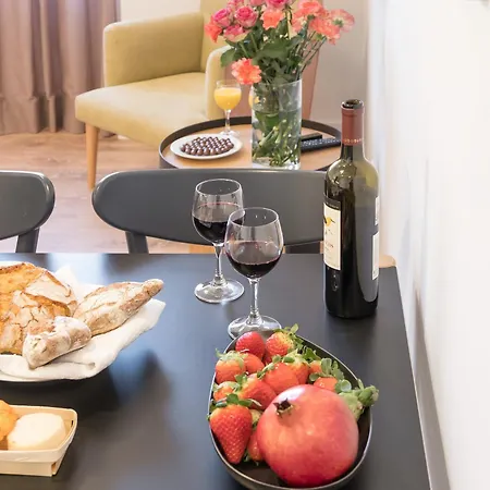 Serviced - Avenida Apartment *