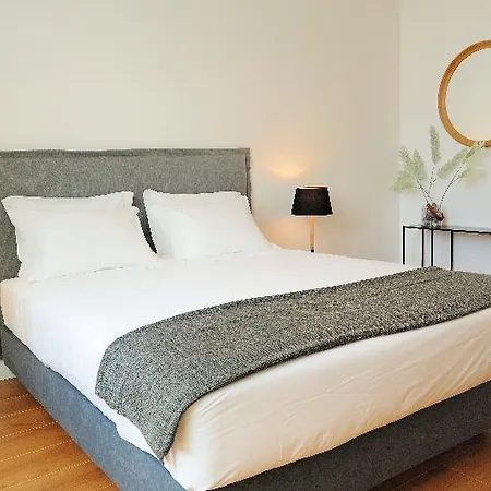 Serviced - Avenida Apartment